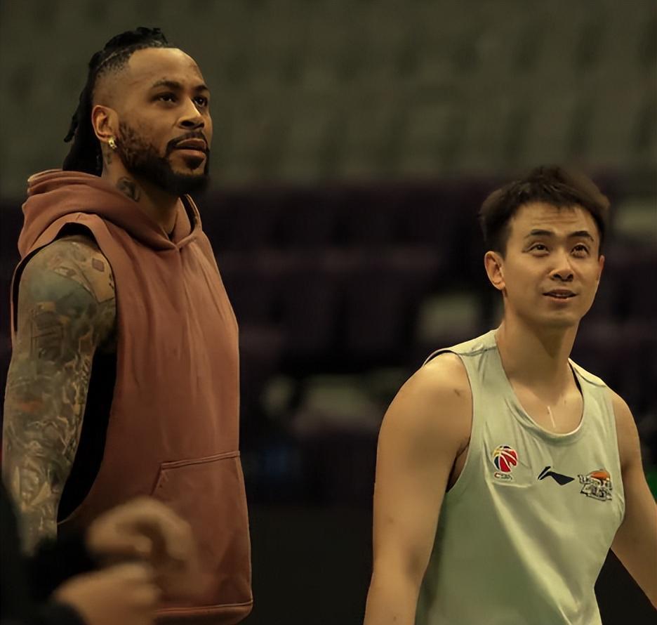 华体会棋牌下载-饼王大号两双功不可没!队长狂轰16+7+8+3力挽狂澜,恭喜辽篮两连胜