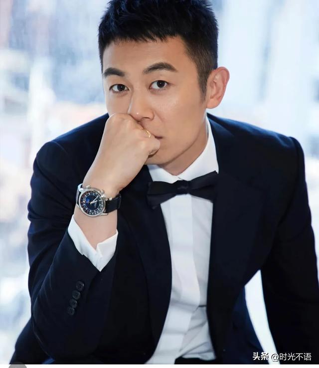 华体会棋牌中心-朱亚文现身上海街头被偶遇，网友：声音很好听，私服帅爆了！